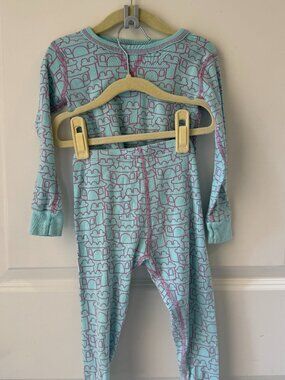 Pact x Daniel Tiger’s Neighborhood 2-piece long pajama set, 3T